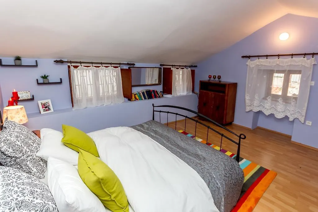 Apartment Dalmatian Cottage Split