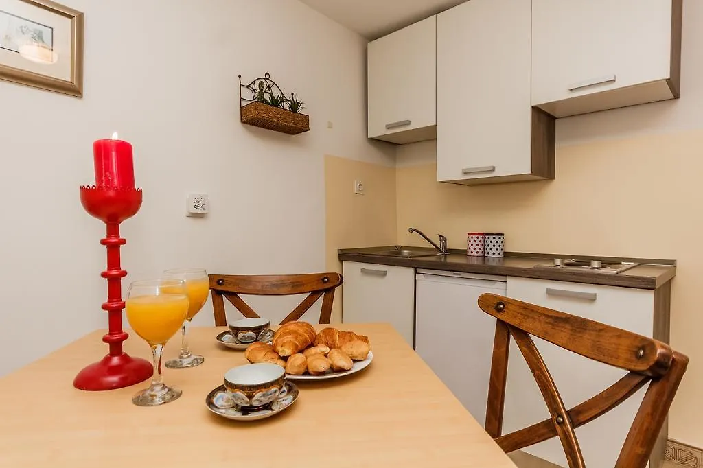 Apartment Dalmatian Cottage Split